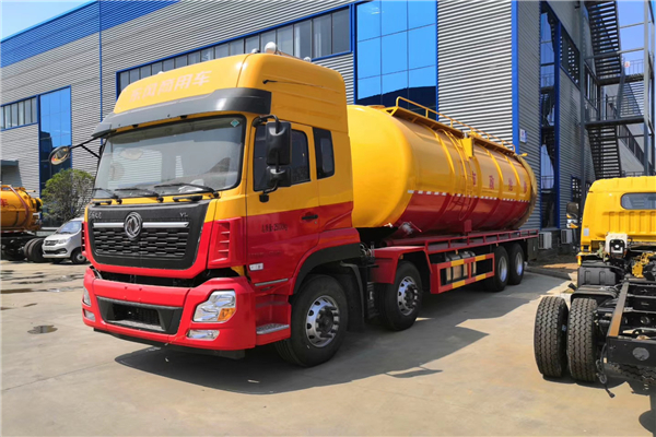 “吸污巨人”東風天龍前四后八清洗吸污車實力不容小覷