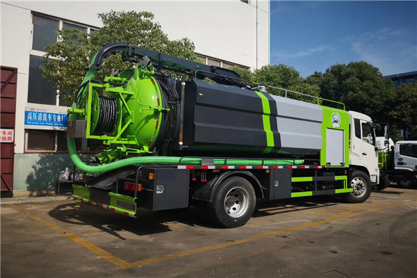 東風多利卡清洗吸污車滲防止滲油漏油的對策