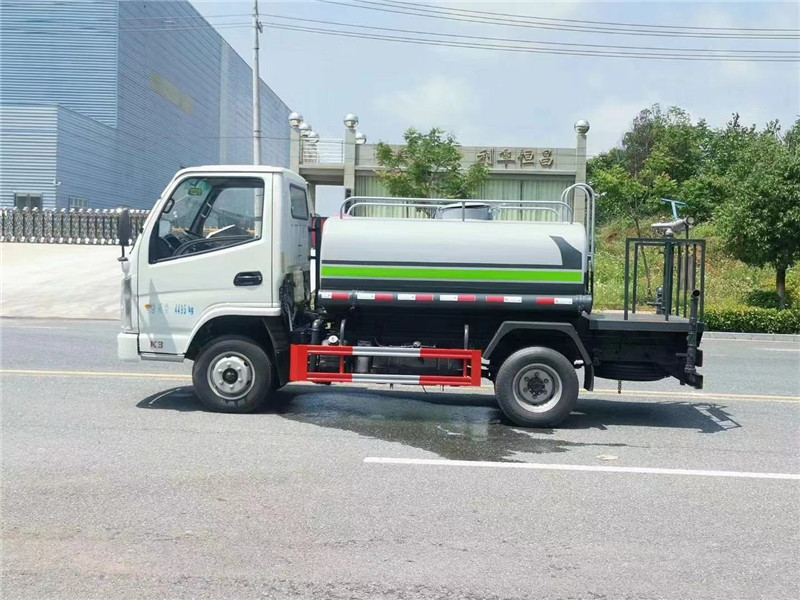 今日特價(jià)：藍(lán)牌凱馬柴油版3方灑水車(chē)6.68萬(wàn)起