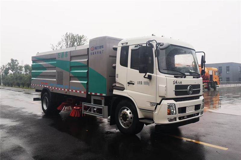 東風(fēng)天錦掃路車工藝比較精湛,性價(jià)比超級(jí)高的環(huán)衛(wèi)專用車型