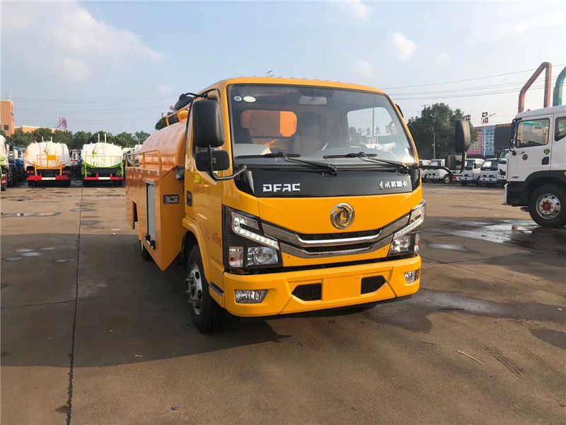 東風(fēng)牌多利卡國六管道疏通車可個性化定制，安全程度高，設(shè)計(jì)合理