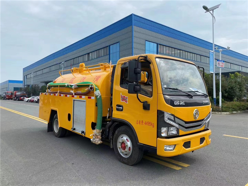 東風(fēng)天錦環(huán)衛(wèi)清洗吸污車通過高壓水射生的壓力，打開阻塞管道