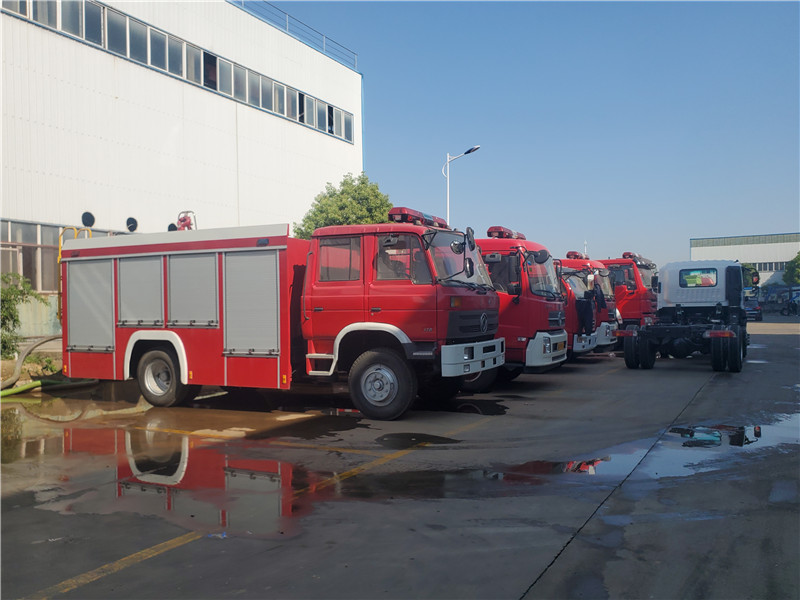 東風多功能國六8噸消防灑水車機動靈活、操控性好、維修簡便