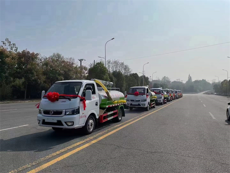 東風途逸小藍牌吸糞車，遠赴山東，為改善環境，再次出發